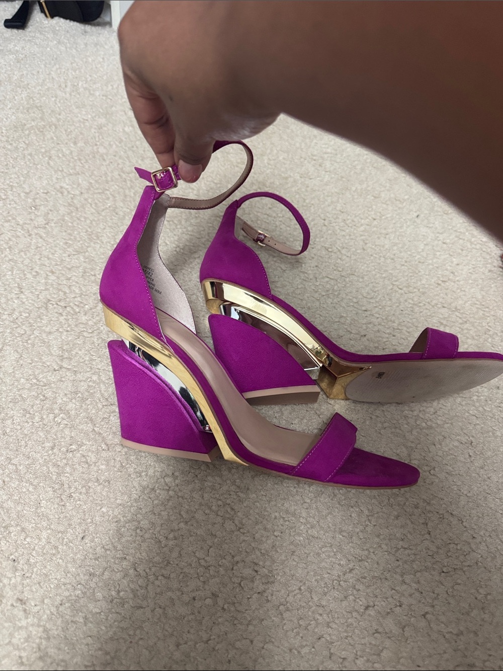 Jennifer Lopez Fuchsia Suede Ankle-Strap Wedge Sandals with Gold Accent